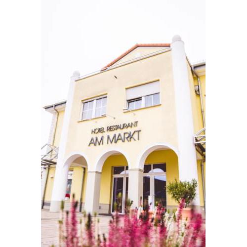 Warias Hotel & Restaurant