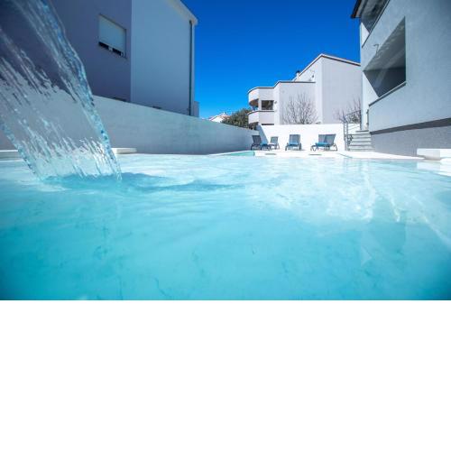 Wave apartment with a pool - AE1551