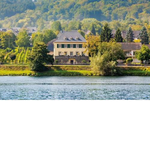 Wein- und Landhaus S A Prüm