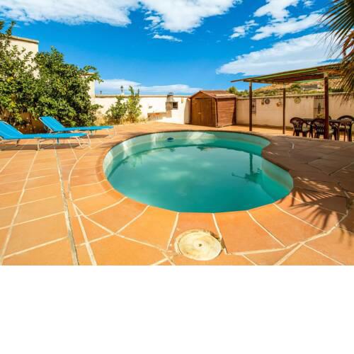 Welcoming Apartment in Granada with Jacuzzi