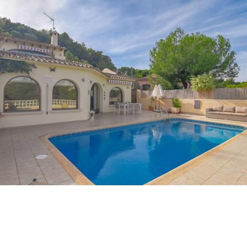 Welcoming Villa with Private Pool near Sea in Moraira