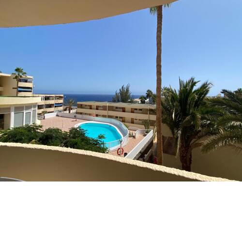 White and Quiet! Refurbished seaview apartment