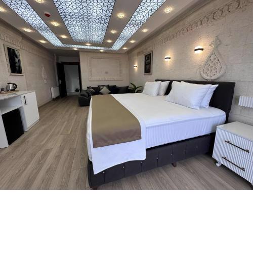 White Life Hotel & Cafe