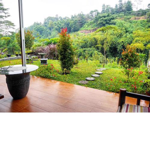 Wiltshire Dago Pakar - Hillside Villa MAX 10 ORANG