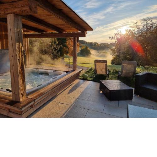 Wohlfuehloase am Trausdorfberg mit Sauna/Whirlpool