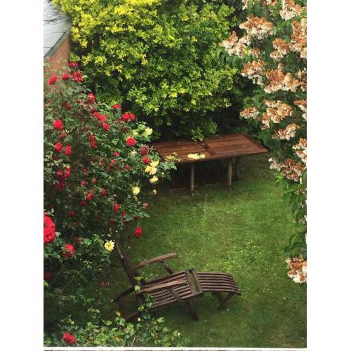 wohnliches , behagliches Zimmer mit Balkon