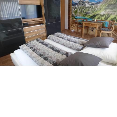 Wohnung mit Balkon und Garten