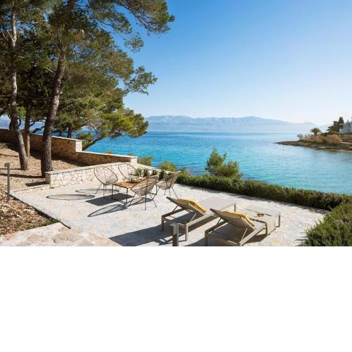 Wonderful Brac Villa - 4 Bedrooms - Stunning SeaFront Location - Private Infinity Pool & Beautiful Sea View - Sutivan