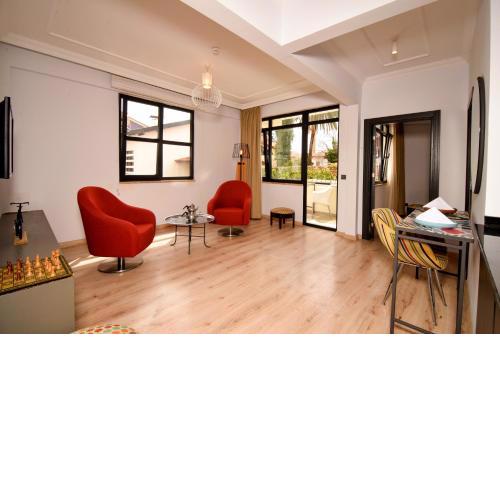 Wonderful Flat with Balcony near Hadrian's Gate
