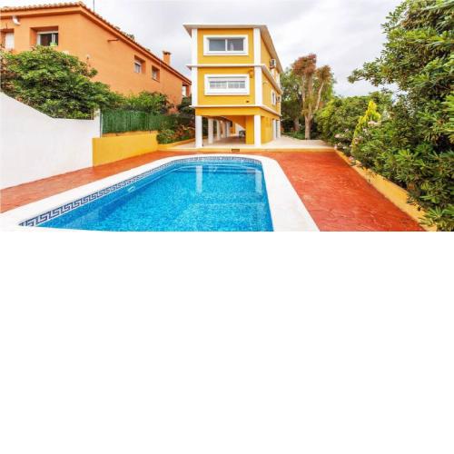 Wonderful Homelidays in Masias Moncada with shared outdoor pool