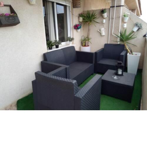 Wonderful top floor apartment ideally located between sea and the city center