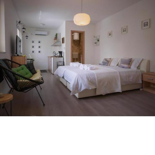 WoodGreen Studio 4*