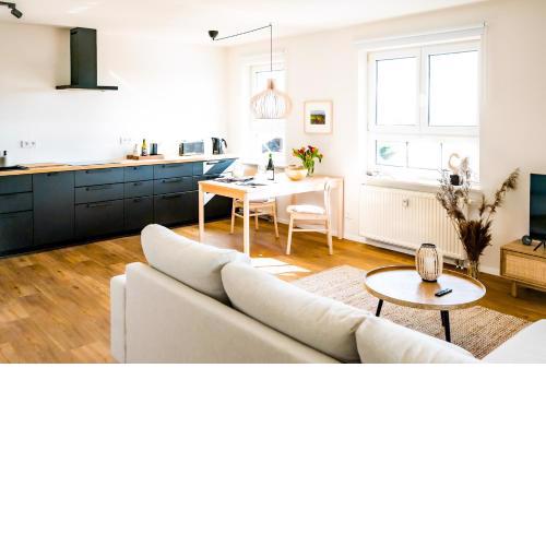 Wunderschöne Ferienwohnung mit Feldblick und Balkon (2022 renoviert), mit kostenlosem Wlan und Strandfahrrad, Haustiere erlaubt
