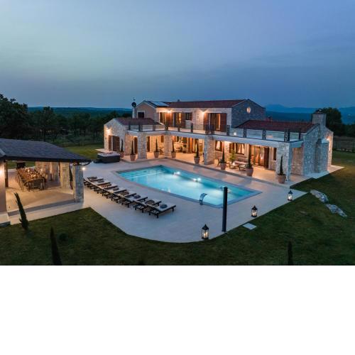 Wunderschöne Villa mit beheiztem Pool, Sauna und Whirlpool in der Nähe des Meeres