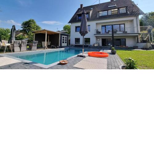 Wunderschöne Villa mit Pool, Whirlpool und Fasssauna