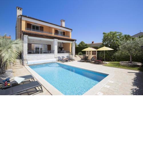 Wunderschöne Villa zur Alleinnutzung mit Meerblick und beheiztem Pool mit elektrischer Thermo-Poolabdeckung