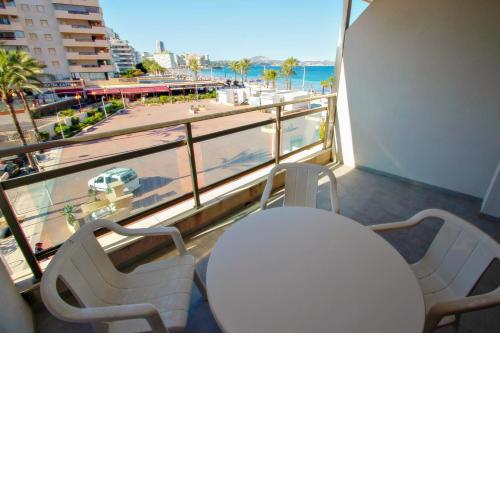 Xavier - oceanfront apartment with sea views in Calpe