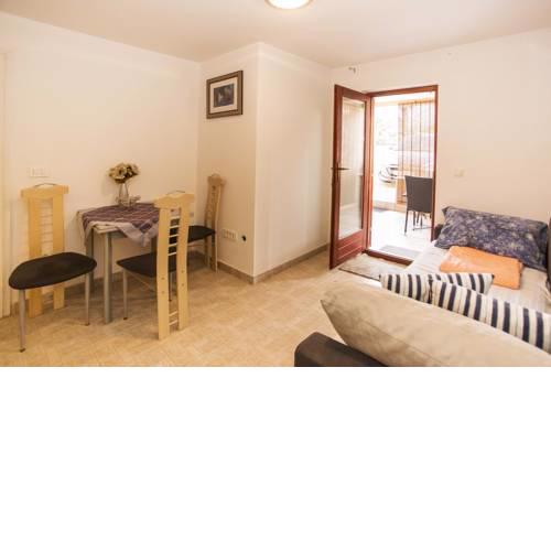 Xena 2 Apartment Near the Sea
