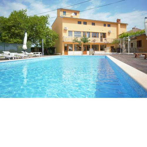 XXL Holiday Home with Pool