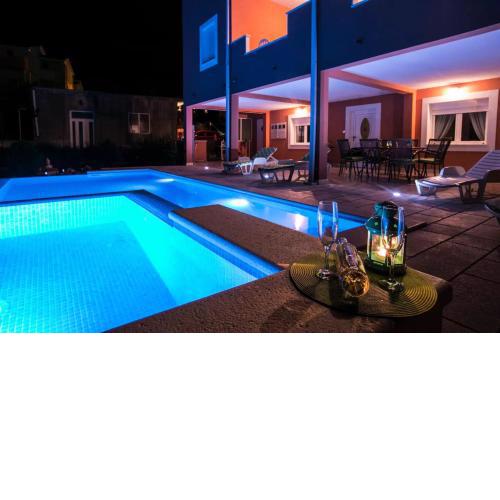 XXL Villa groundfloor apartment with pool