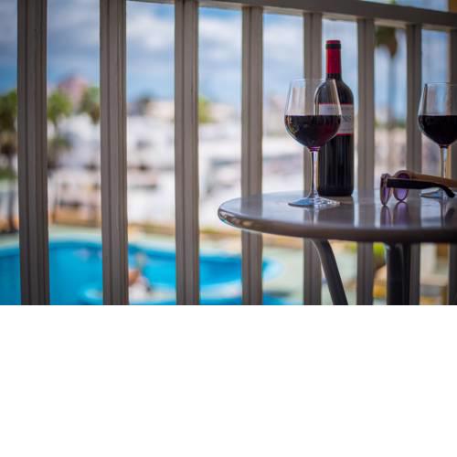 Y2F Pool View and Next to the Beach! Very central!!!