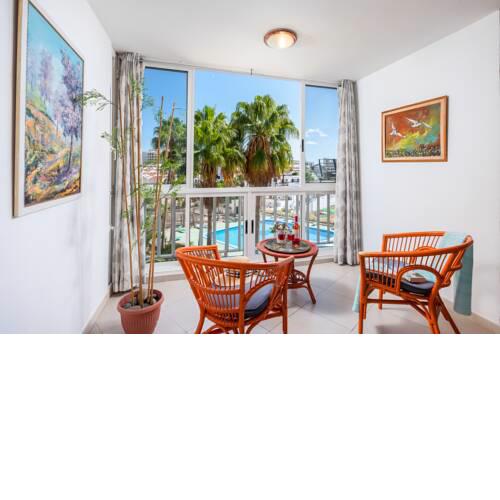 Y3g lovely apartment pool view!close to beach