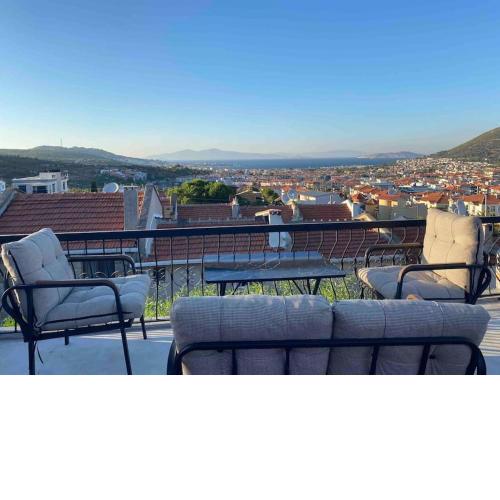 Yeni Foça’da teraslı müstakil ev