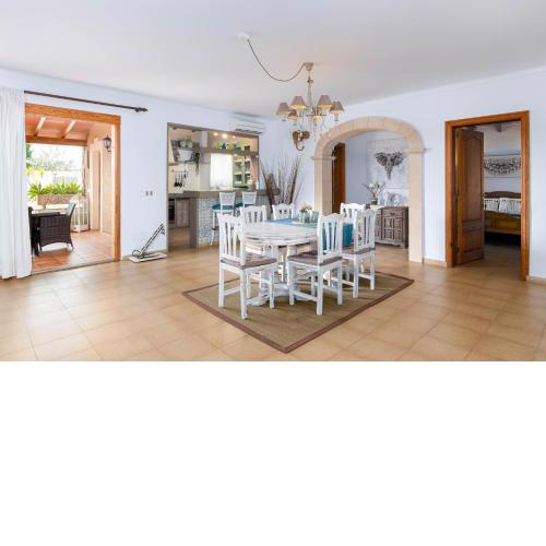 YourHouse Can Gonzalez, family-friendly villa with private pool