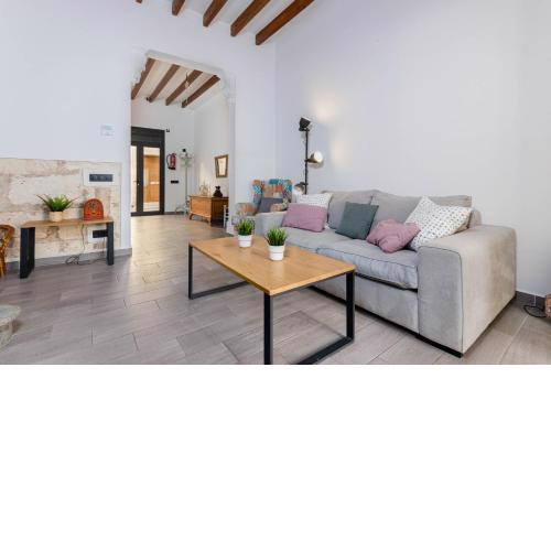 YourHouse Can Jordi, air conditioned holiday house with private pool