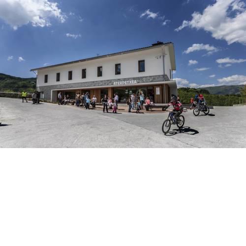 Youth Hostel Non Stop Inn by IrriSarri Land