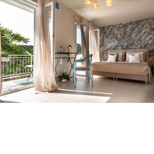Yukka ComFor city center Hvar apartment with parking