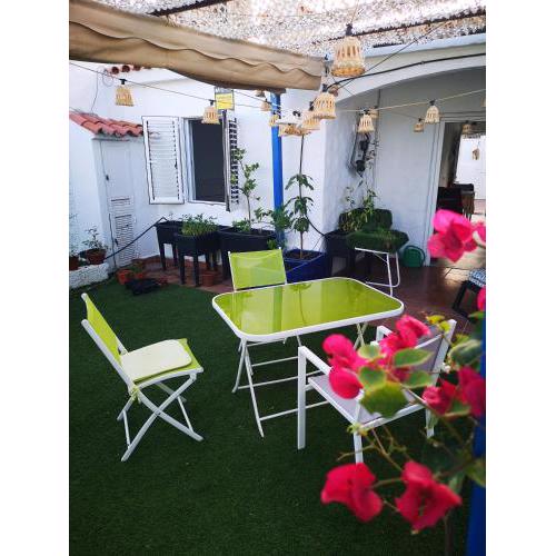 Yumbo room