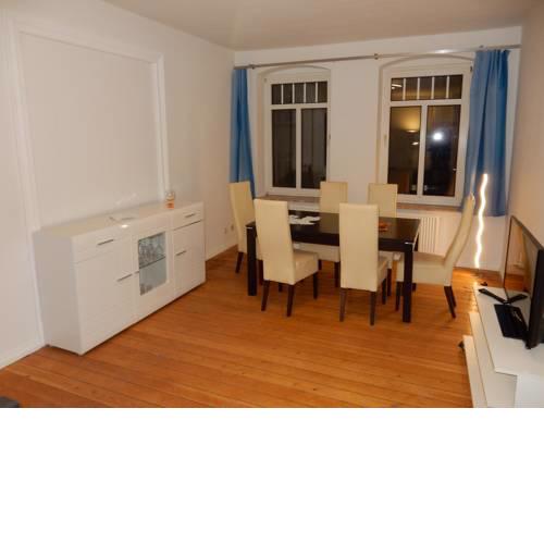 Zentrale 3 Zimmer Altbauwohnung mit Balkon