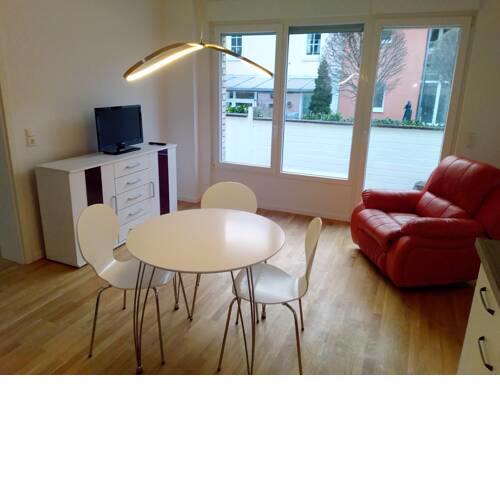 Zentrale ruhige Lage mit Parkplatz und Terrasse