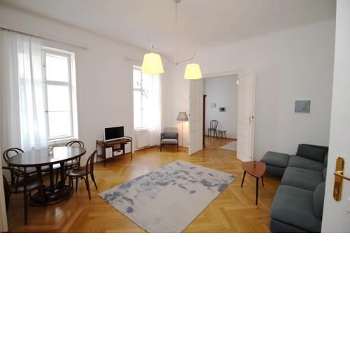 Zentrumnahes Apartment beim Karlsplatz mit Balkon