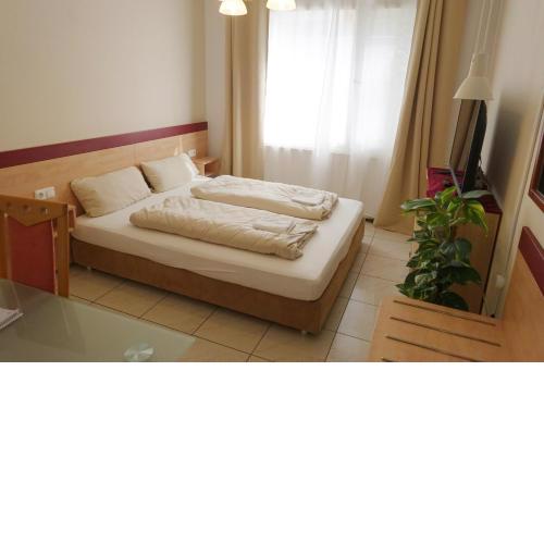 Zimmer Netflix, Highspeed Internet, Küche, Premium Kabelfernsehen, Queen-Size-Bett 160×200