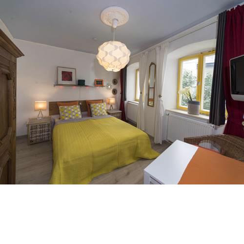 Zimmervermietung am Stadtplatz / BHF 8 min / A8