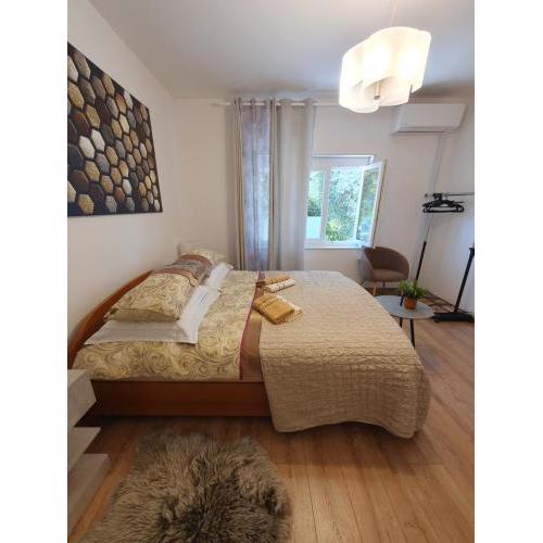 ZITA - Heart of Rovinj, apartment for 2, free parking, 2min center, 5min beach walk