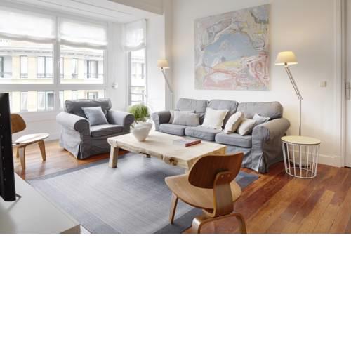 Zubiri Plaza Apartment by FeelFree Rentals