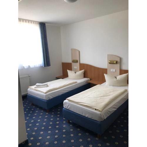 „Zum Raukler“, Hotel, Nähe der A2, Magdeburg / Hohe Börde